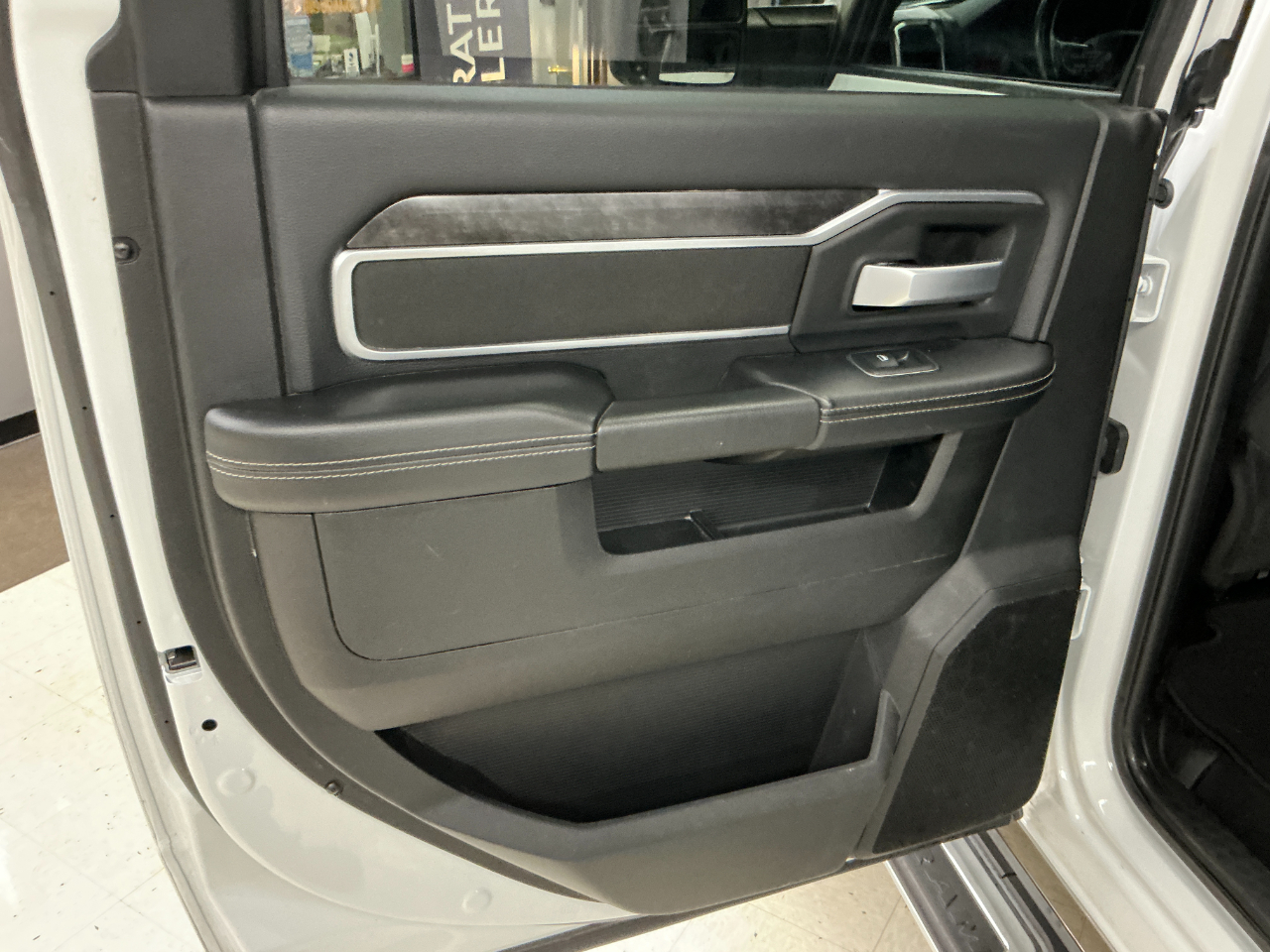 RAM 2500 Big Horn 4x4 Crew Cab 6'4" Box 2024