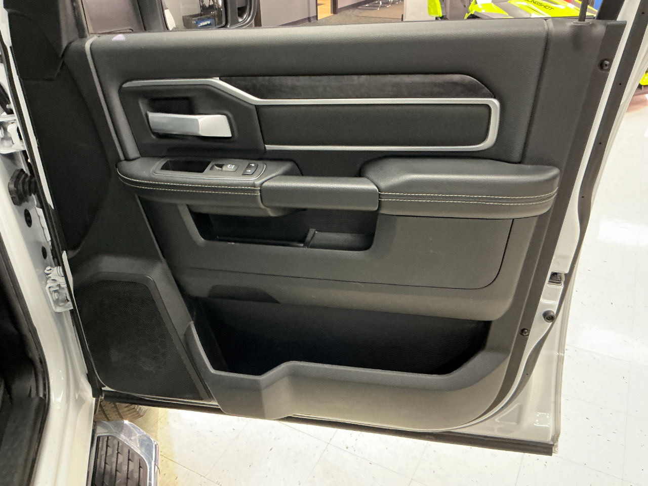 RAM 2500 Big Horn 4x4 Crew Cab 6'4" Box 2024