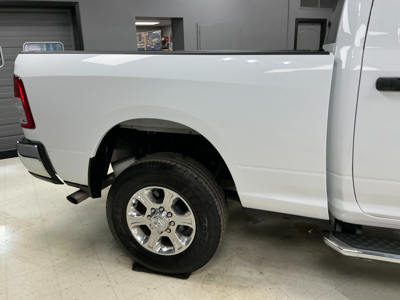 RAM 2500 Big Horn 4x4 Crew Cab 6'4" Box 2024