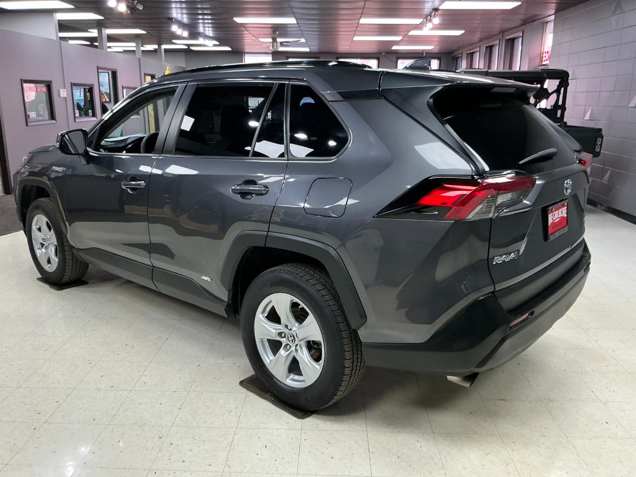 Toyota RAV4 Hybrid LE AWD (Natl) 2019