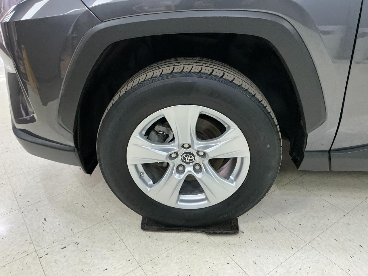 Toyota RAV4 Hybrid LE AWD (Natl) 2019