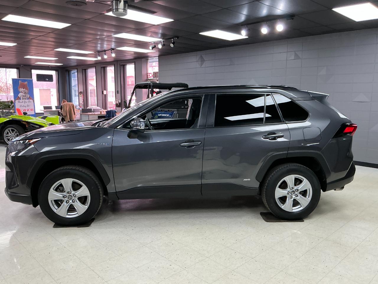 Toyota RAV4 Hybrid LE AWD (Natl) 2019