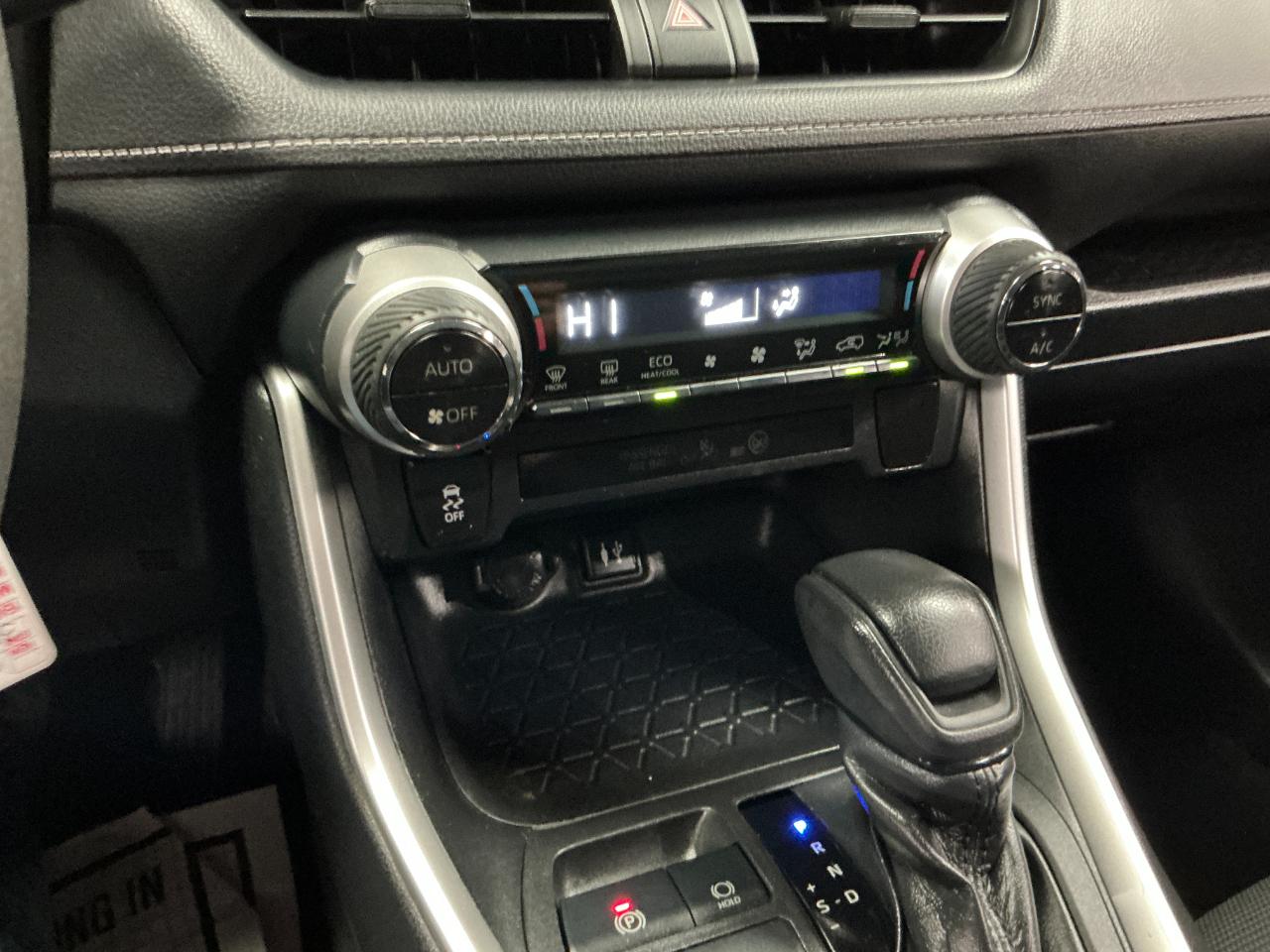 Toyota RAV4 Hybrid LE AWD (Natl) 2019