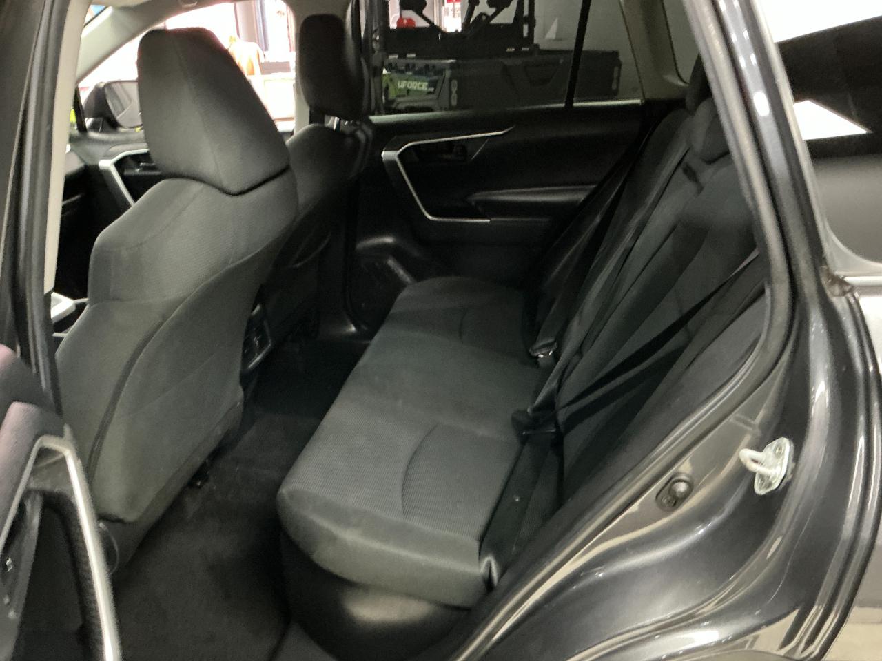 Toyota RAV4 Hybrid LE AWD (Natl) 2019