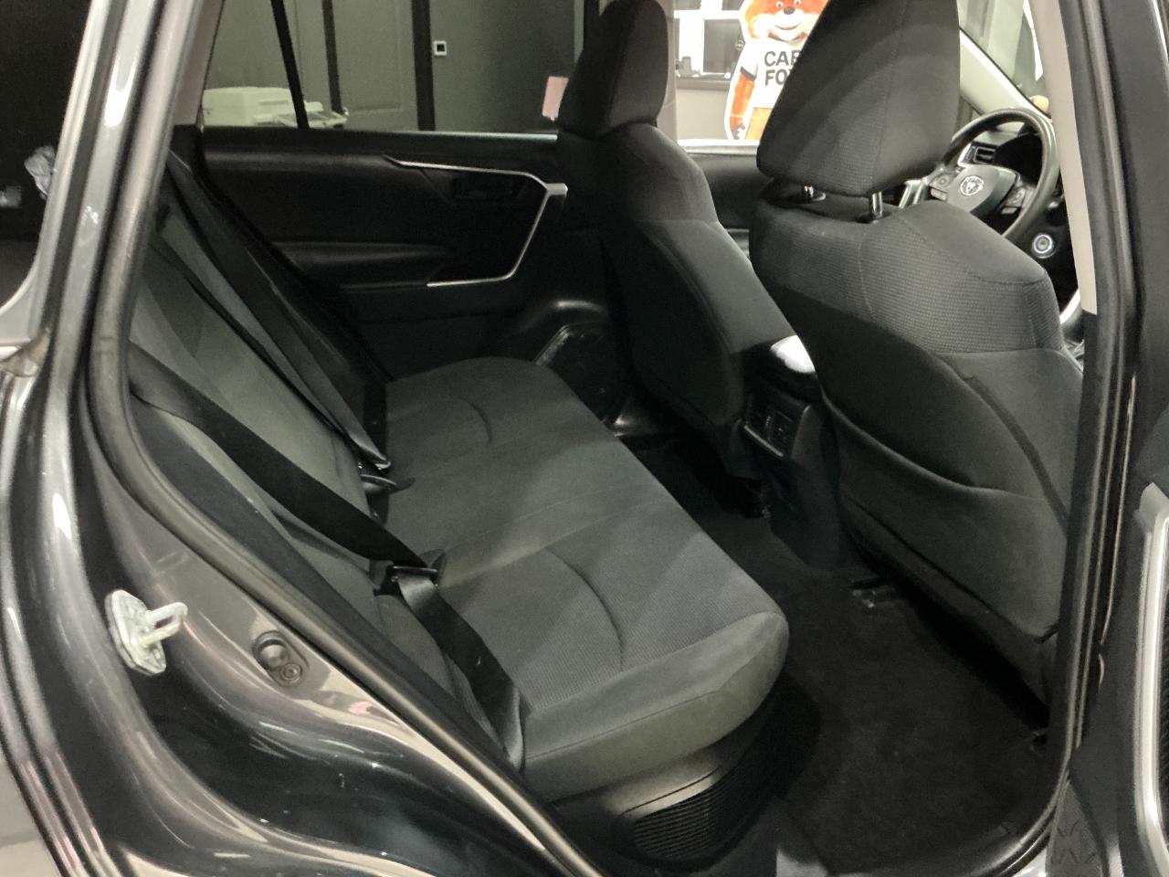 Toyota RAV4 Hybrid LE AWD (Natl) 2019