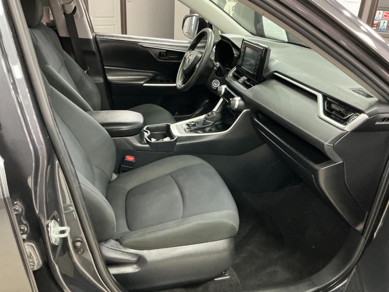 Toyota RAV4 Hybrid LE AWD (Natl) 2019