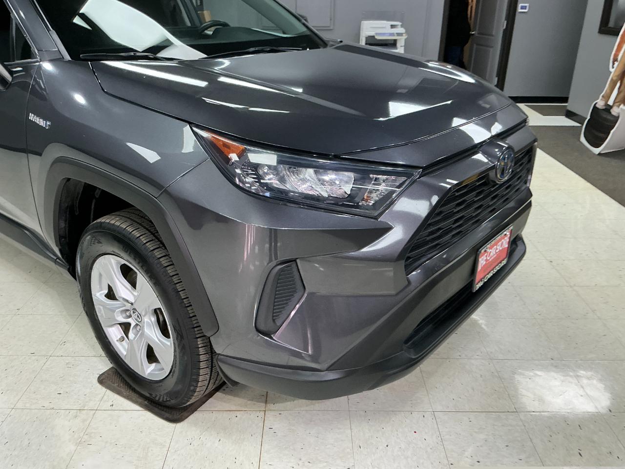 Toyota RAV4 Hybrid LE AWD (Natl) 2019