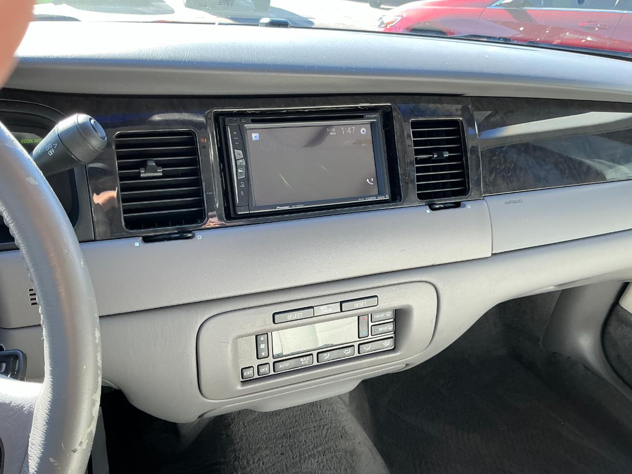 Lincoln Town Car 4dr Sdn Signature 1998