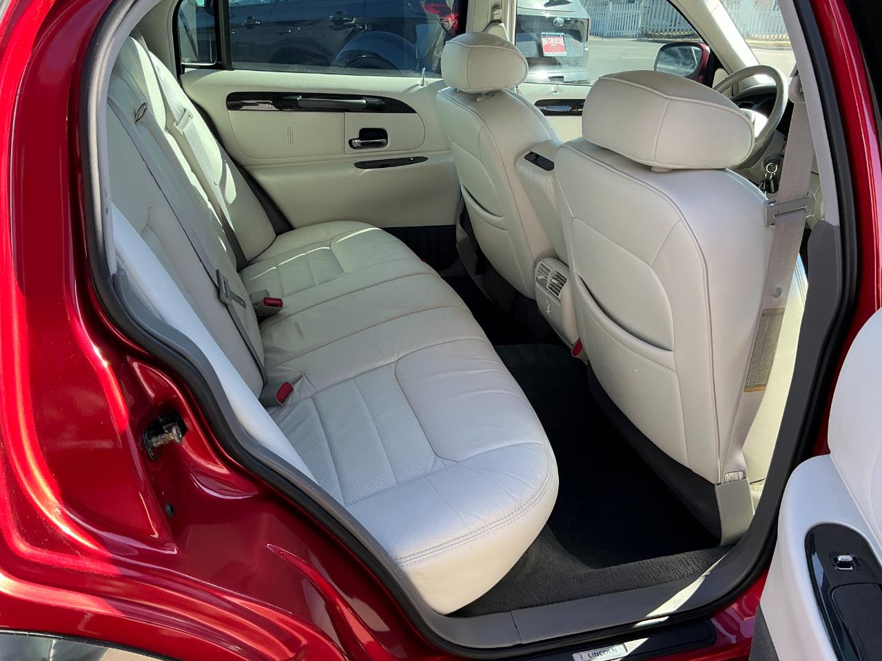 Lincoln Town Car 4dr Sdn Signature 1998