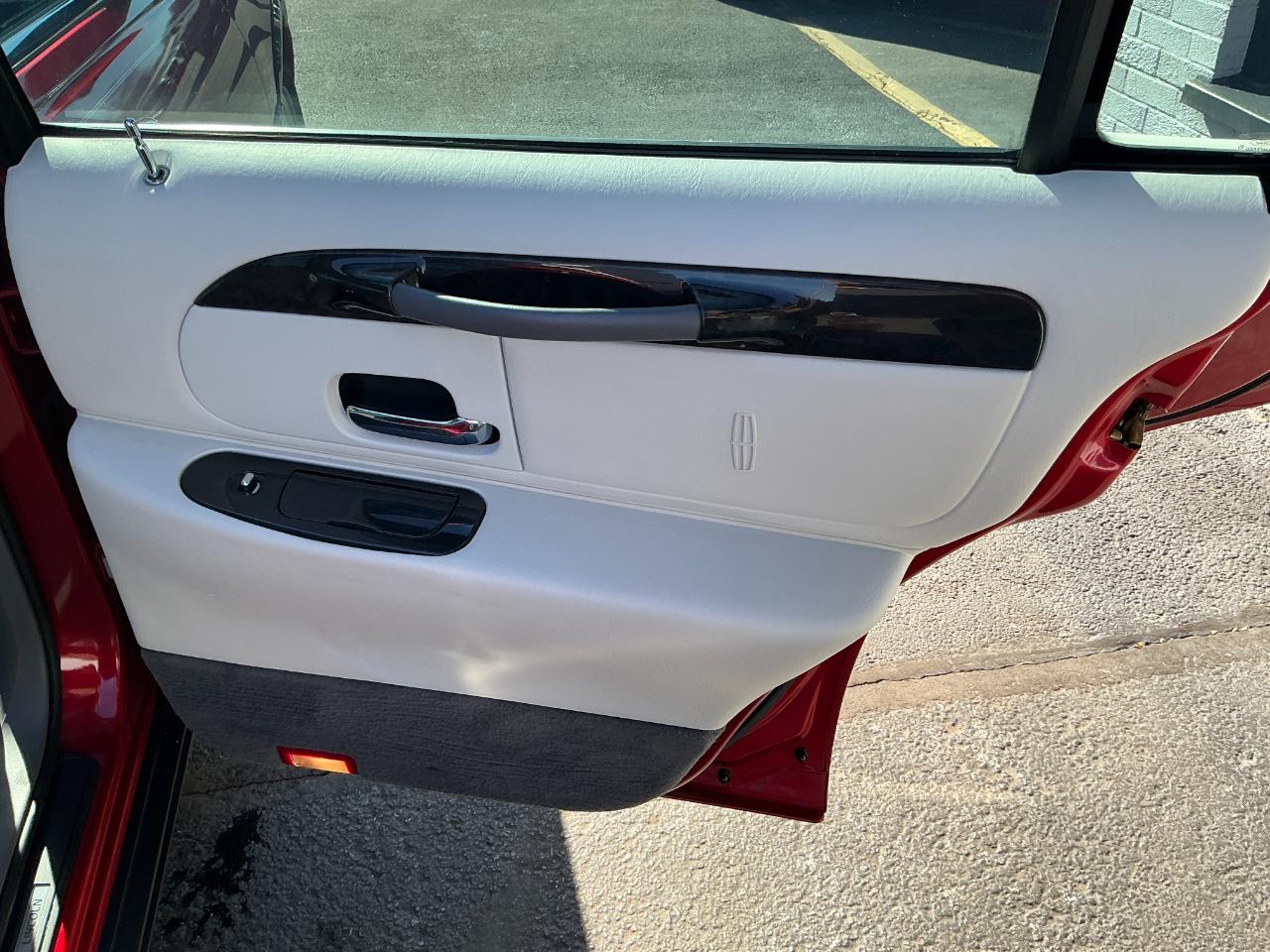 Lincoln Town Car 4dr Sdn Signature 1998