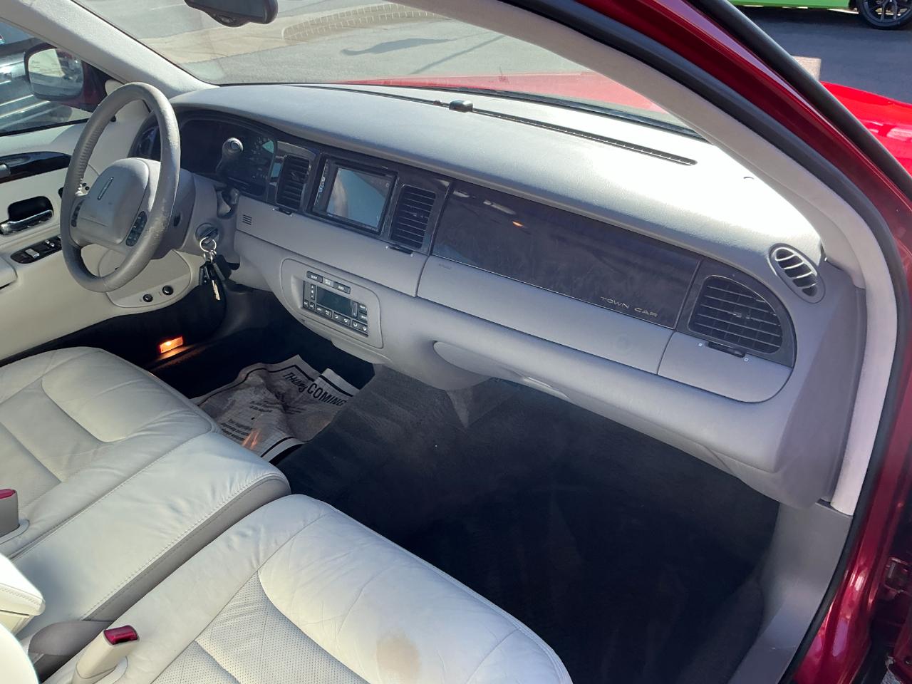 Lincoln Town Car 4dr Sdn Signature 1998