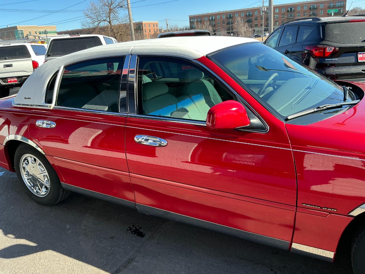 Lincoln Town Car 4dr Sdn Signature 1998