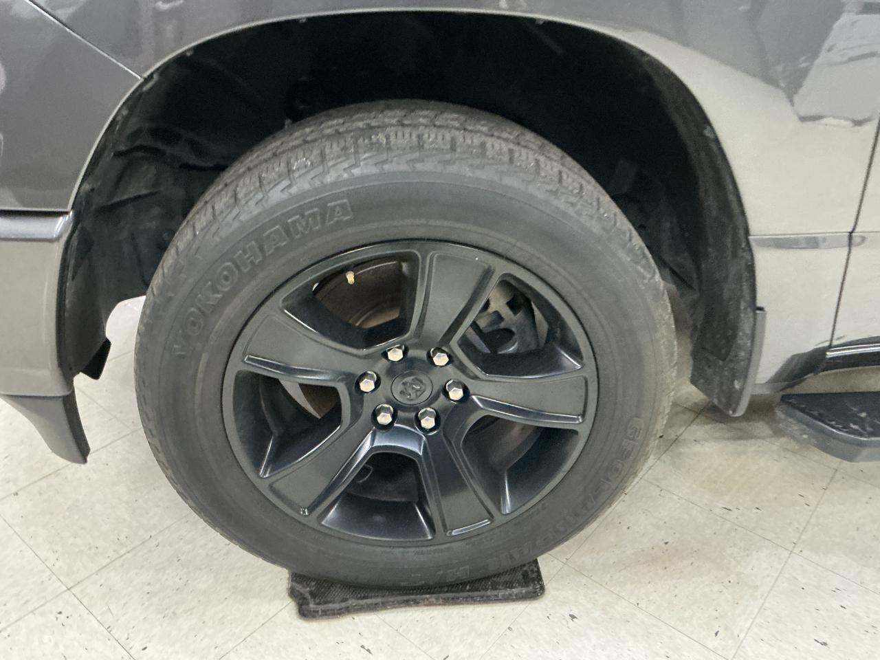 RAM 1500 Big Horn 4x4 Crew Cab 5'7" Box 2020