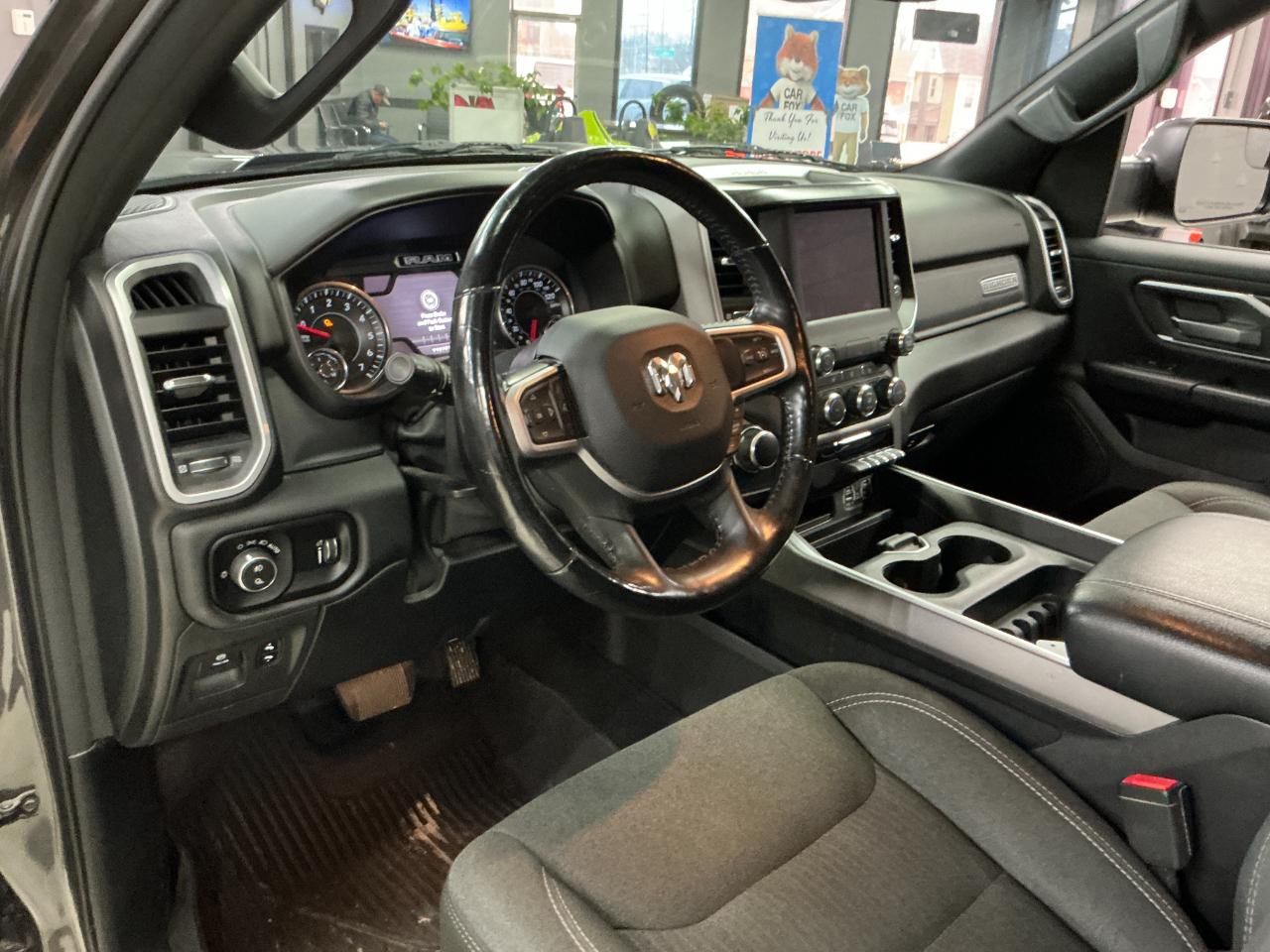 RAM 1500 Big Horn 4x4 Crew Cab 5'7" Box 2020