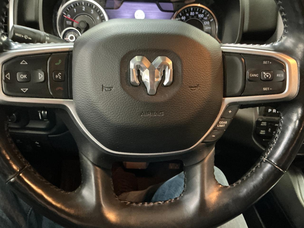 RAM 1500 Big Horn 4x4 Crew Cab 5'7" Box 2020