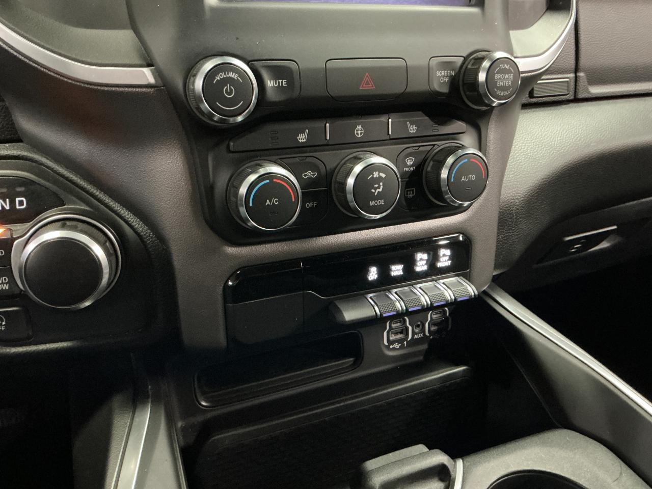 RAM 1500 Big Horn 4x4 Crew Cab 5'7" Box 2020