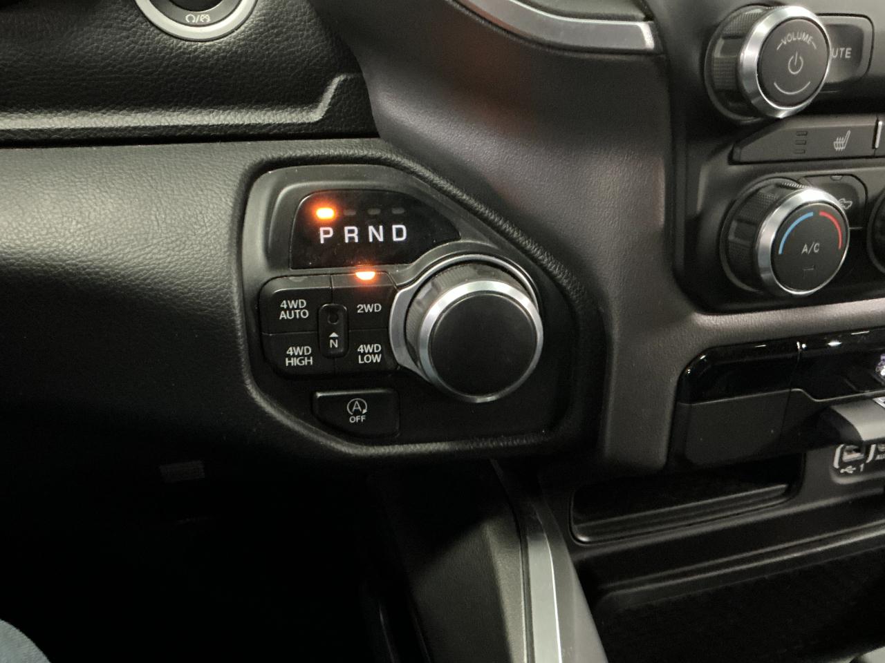 RAM 1500 Big Horn 4x4 Crew Cab 5'7" Box 2020