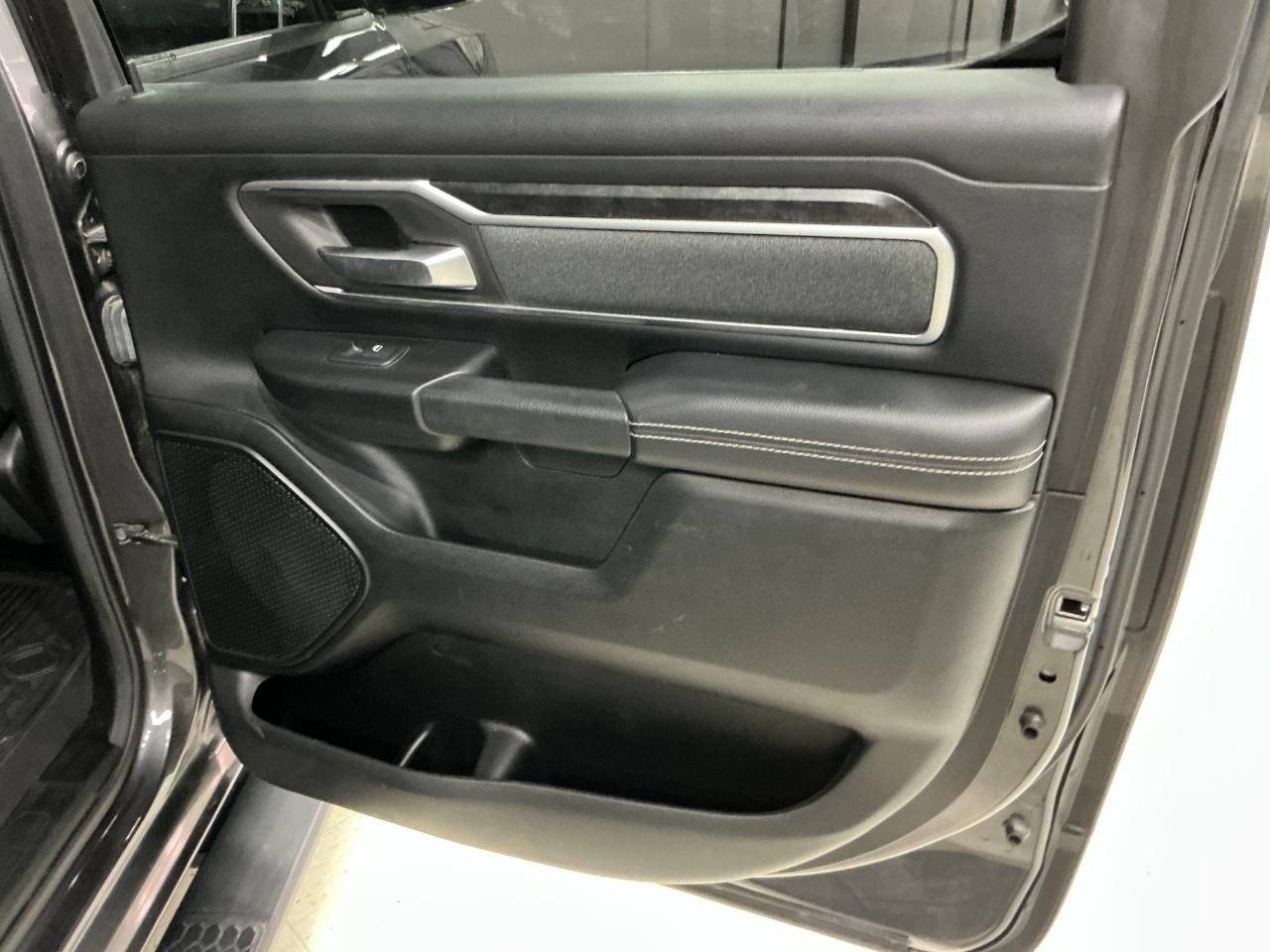 RAM 1500 Big Horn 4x4 Crew Cab 5'7" Box 2020