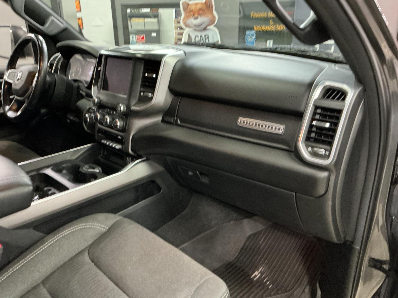 RAM 1500 Big Horn 4x4 Crew Cab 5'7" Box 2020