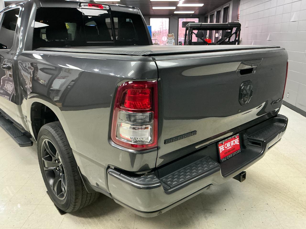 RAM 1500 Big Horn 4x4 Crew Cab 5'7" Box 2020