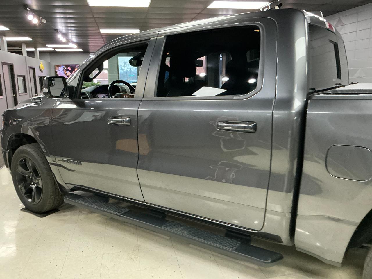 RAM 1500 Big Horn 4x4 Crew Cab 5'7" Box 2020