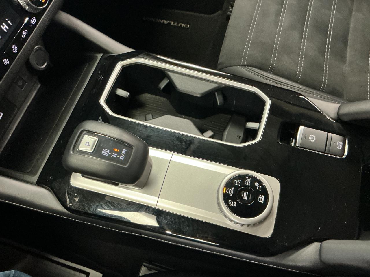 Mitsubishi Outlander SE AWD 2025