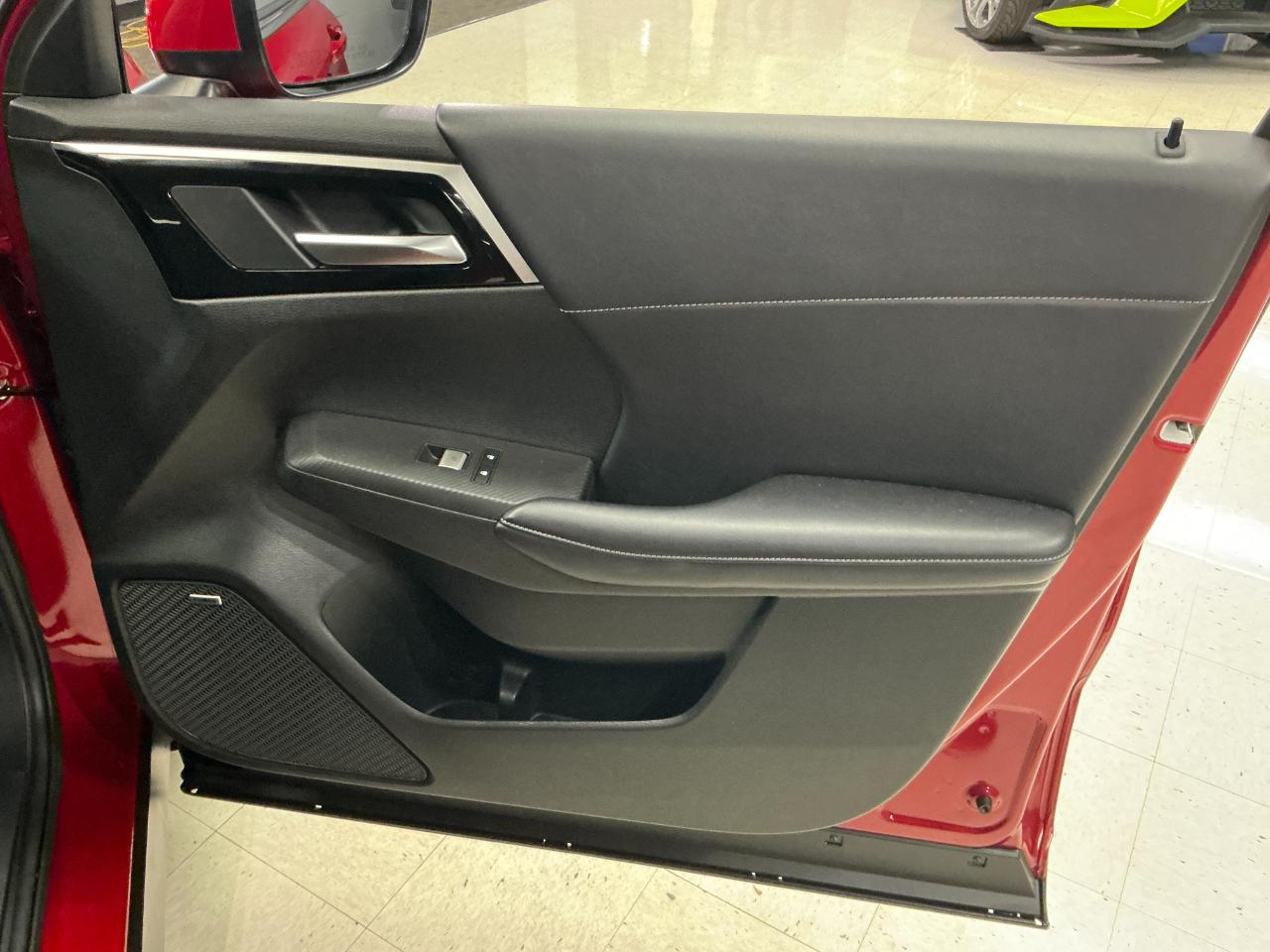 Mitsubishi Outlander SE AWD 2025