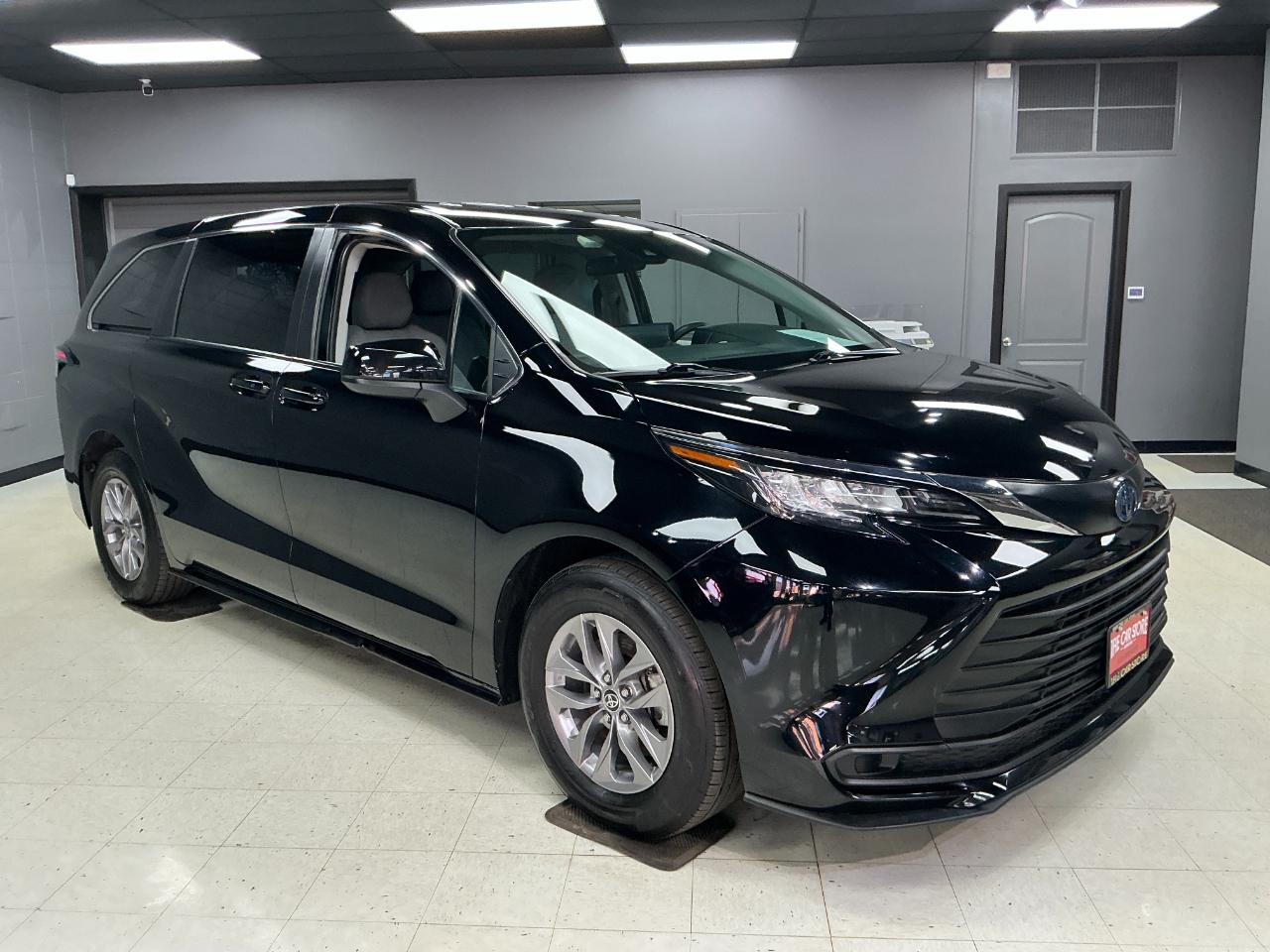Toyota Sienna LE FWD 8-Passenger (Natl) 2022