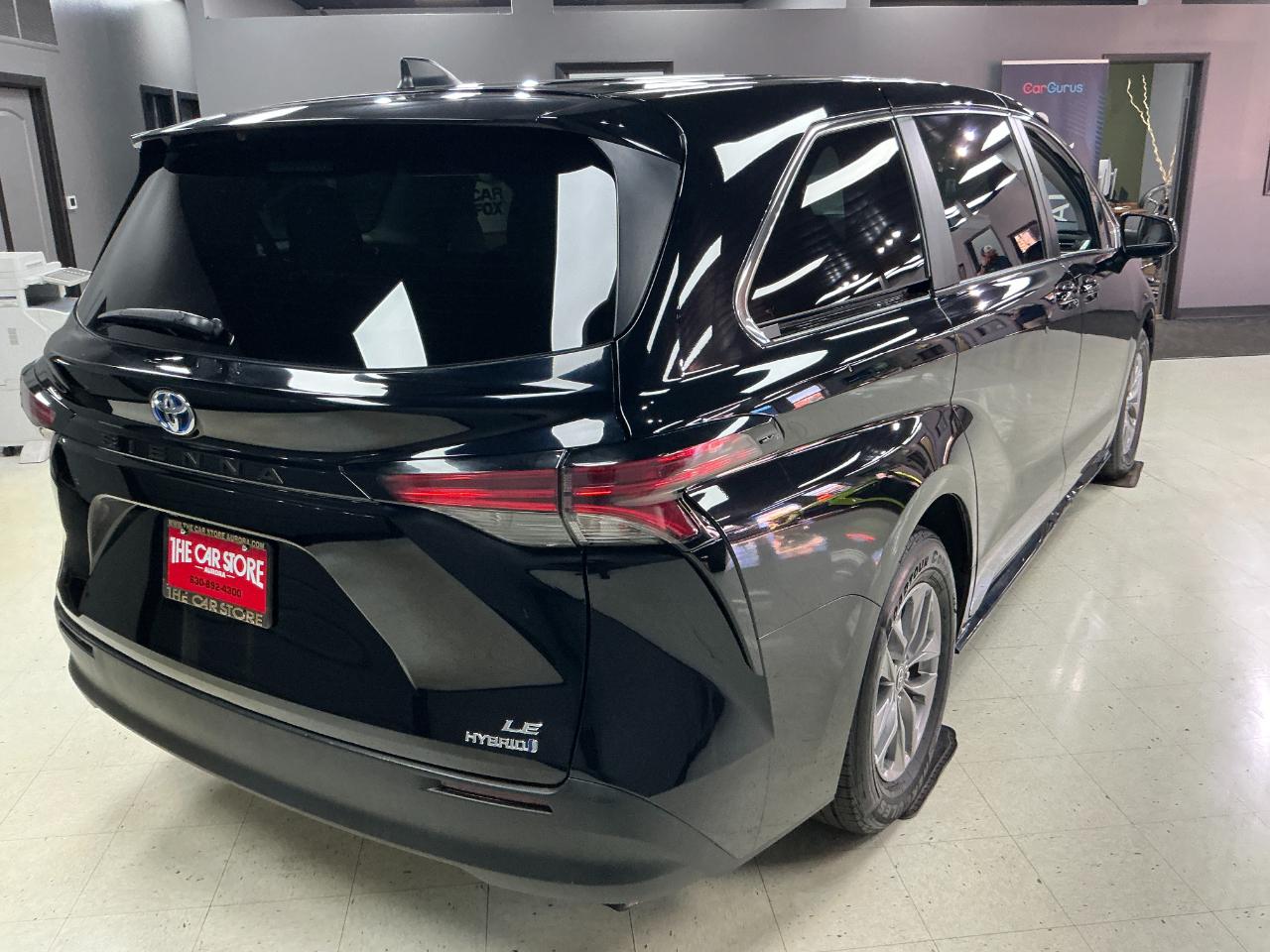Toyota Sienna LE FWD 8-Passenger (Natl) 2022