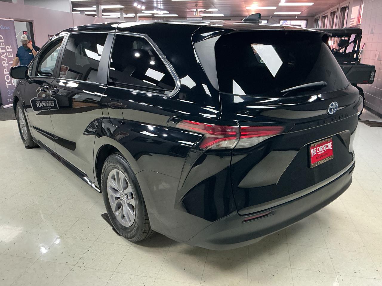Toyota Sienna LE FWD 8-Passenger (Natl) 2022