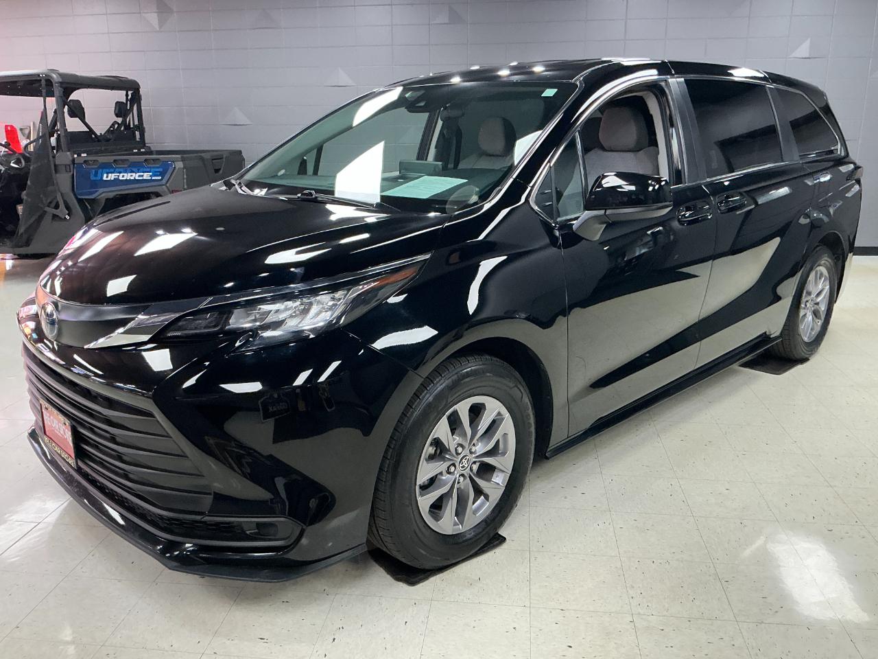 Toyota Sienna LE FWD 8-Passenger (Natl) 2022