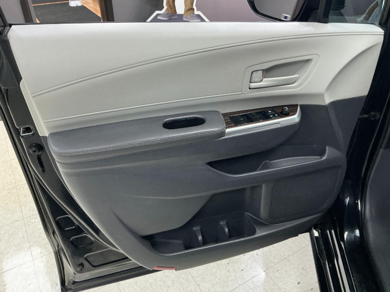 Toyota Sienna LE FWD 8-Passenger (Natl) 2022