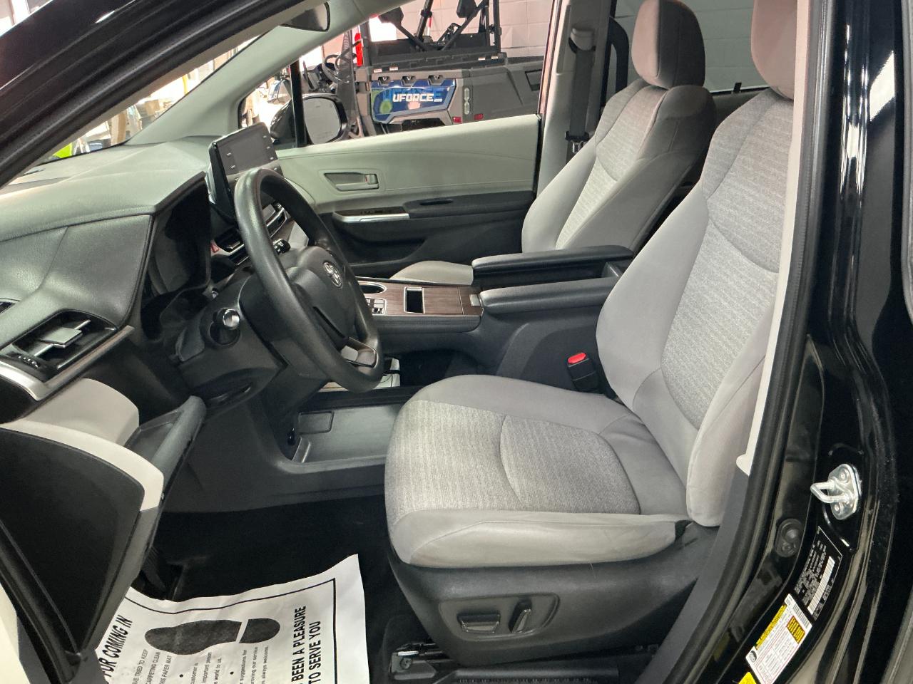 Toyota Sienna LE FWD 8-Passenger (Natl) 2022