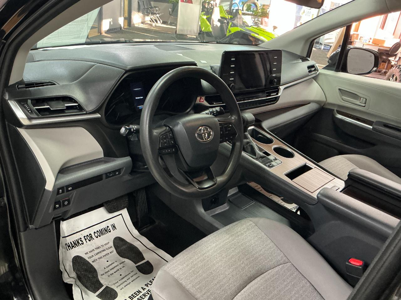 Toyota Sienna LE FWD 8-Passenger (Natl) 2022