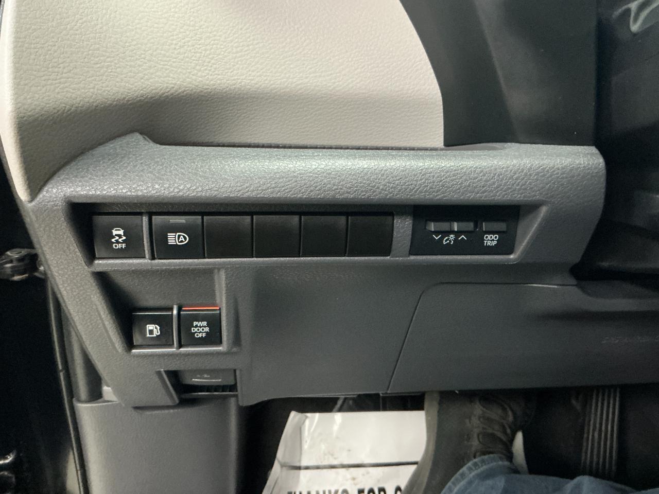 Toyota Sienna LE FWD 8-Passenger (Natl) 2022