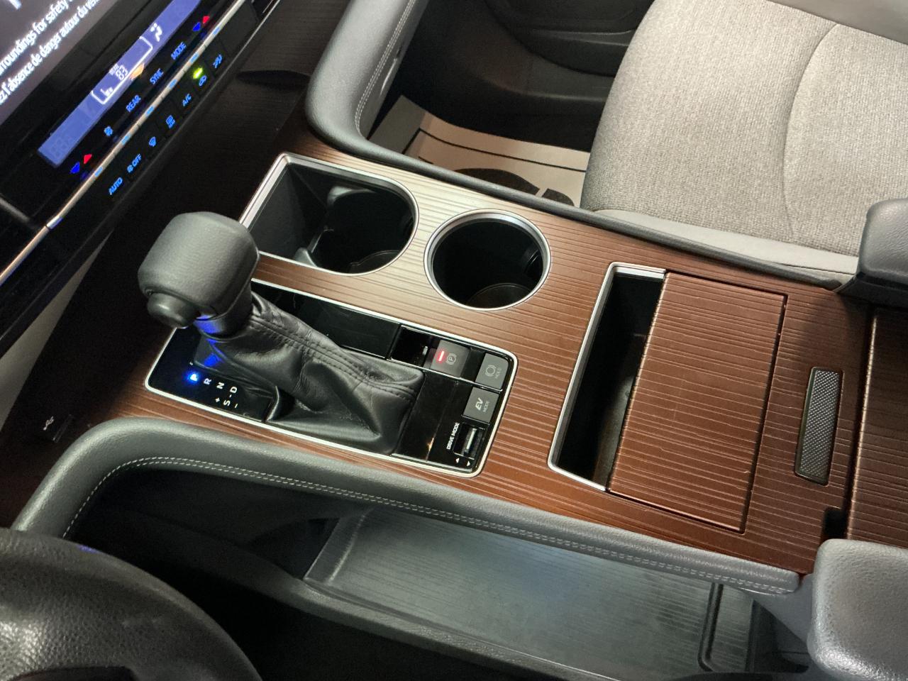 Toyota Sienna LE FWD 8-Passenger (Natl) 2022