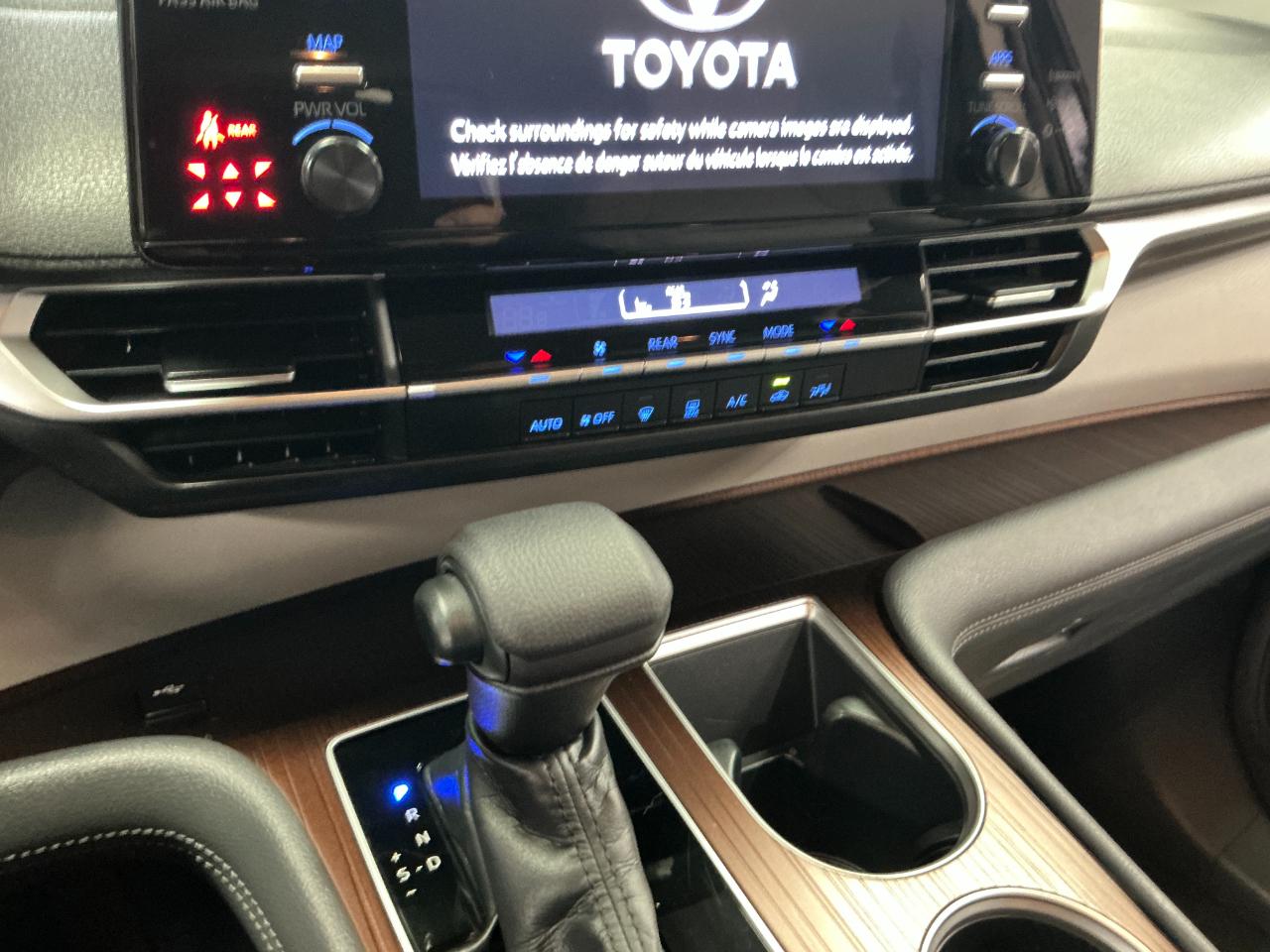 Toyota Sienna LE FWD 8-Passenger (Natl) 2022