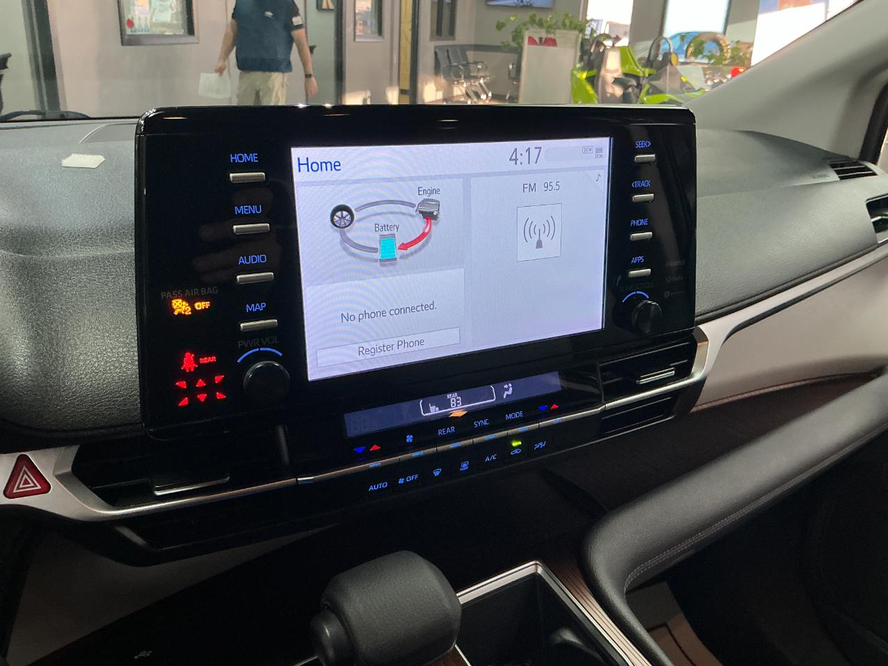 Toyota Sienna LE FWD 8-Passenger (Natl) 2022