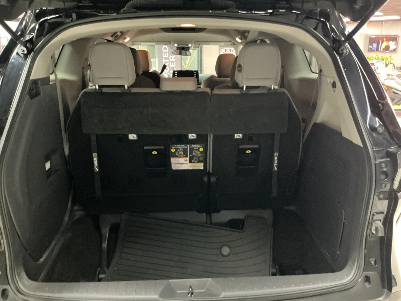 Toyota Sienna LE FWD 8-Passenger (Natl) 2022