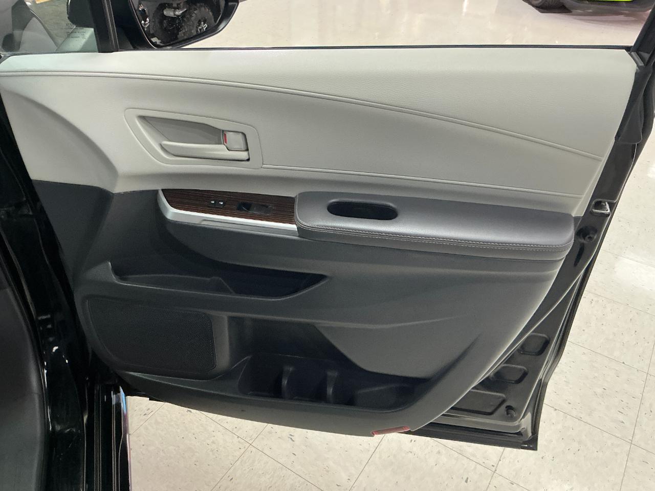 Toyota Sienna LE FWD 8-Passenger (Natl) 2022