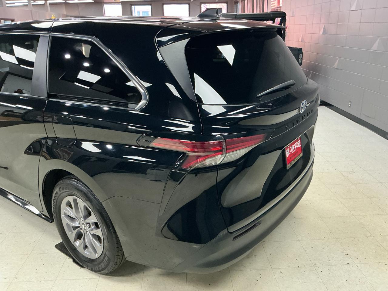 Toyota Sienna LE FWD 8-Passenger (Natl) 2022
