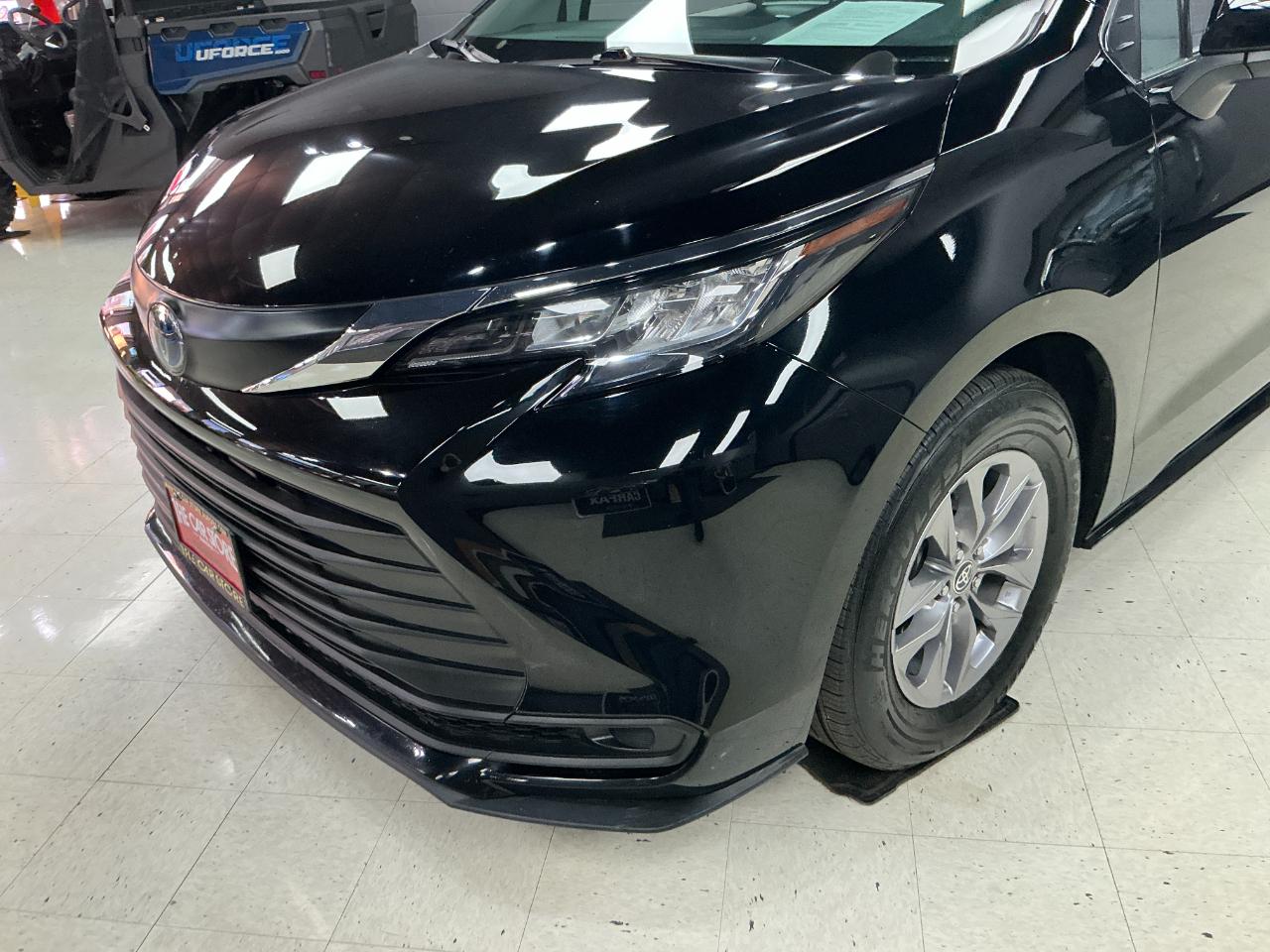 Toyota Sienna LE FWD 8-Passenger (Natl) 2022