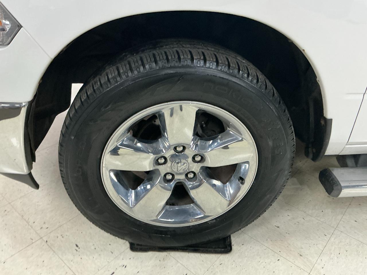 RAM 1500 4WD Crew Cab 140.5" Big Horn 2015