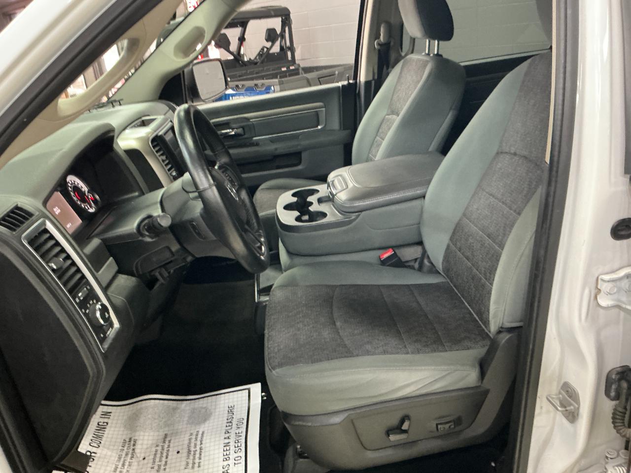 RAM 1500 4WD Crew Cab 140.5" Big Horn 2015