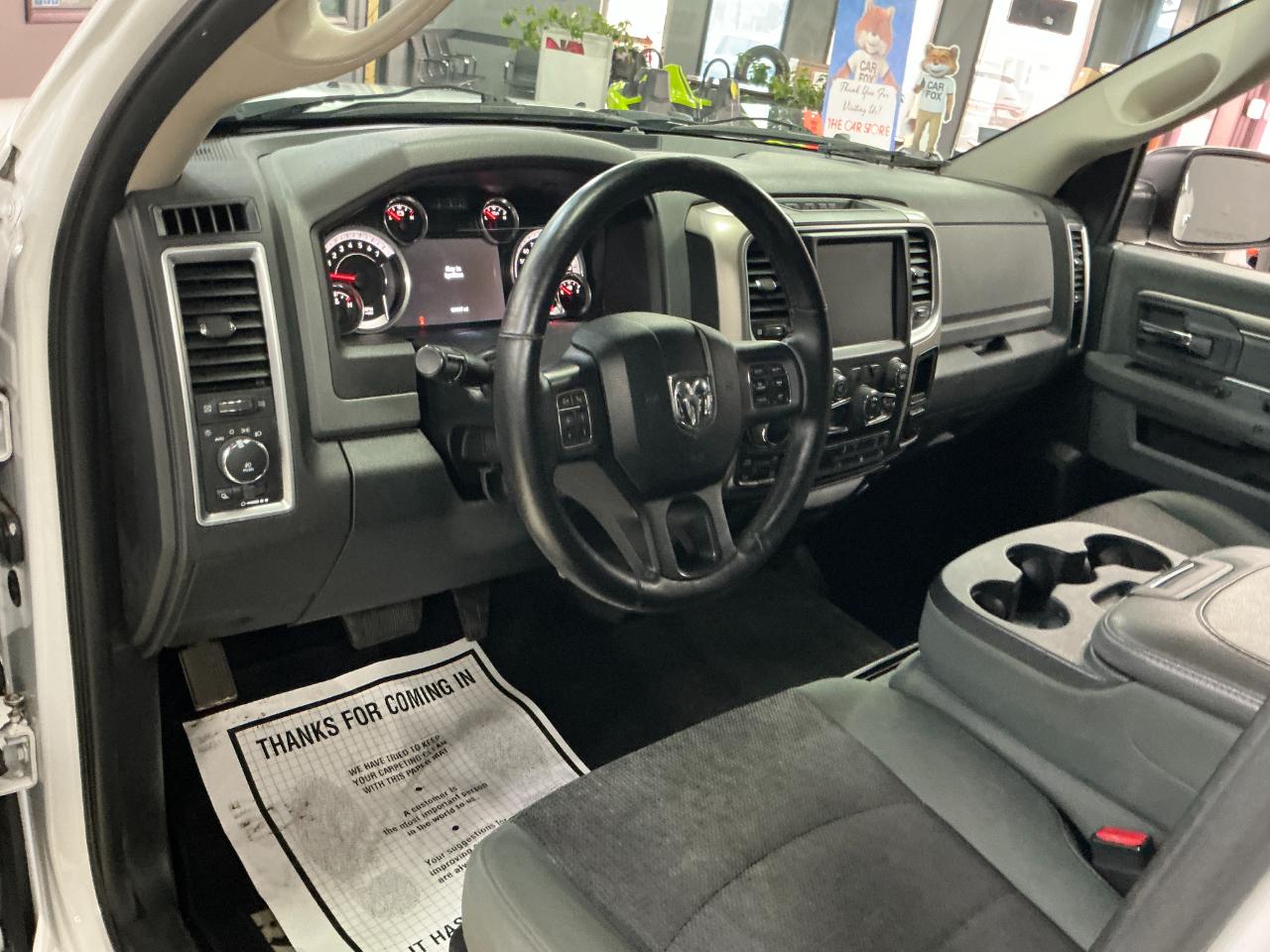 RAM 1500 4WD Crew Cab 140.5" Big Horn 2015