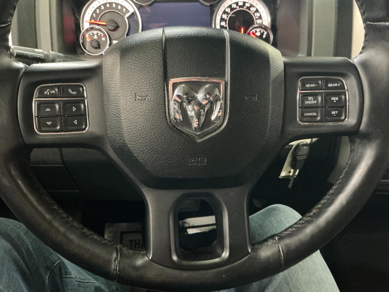 RAM 1500 4WD Crew Cab 140.5" Big Horn 2015