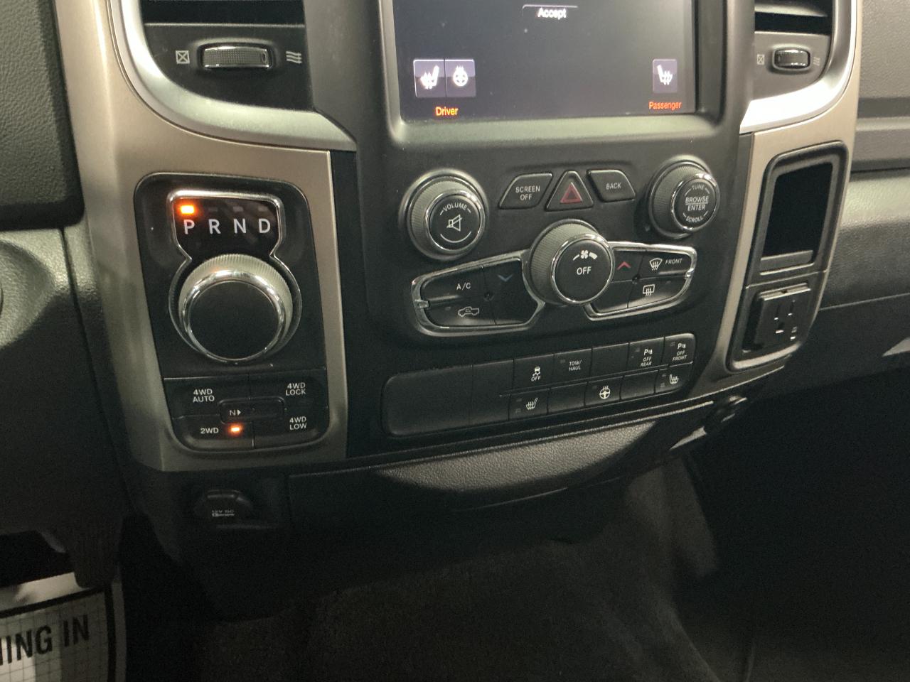 RAM 1500 4WD Crew Cab 140.5" Big Horn 2015