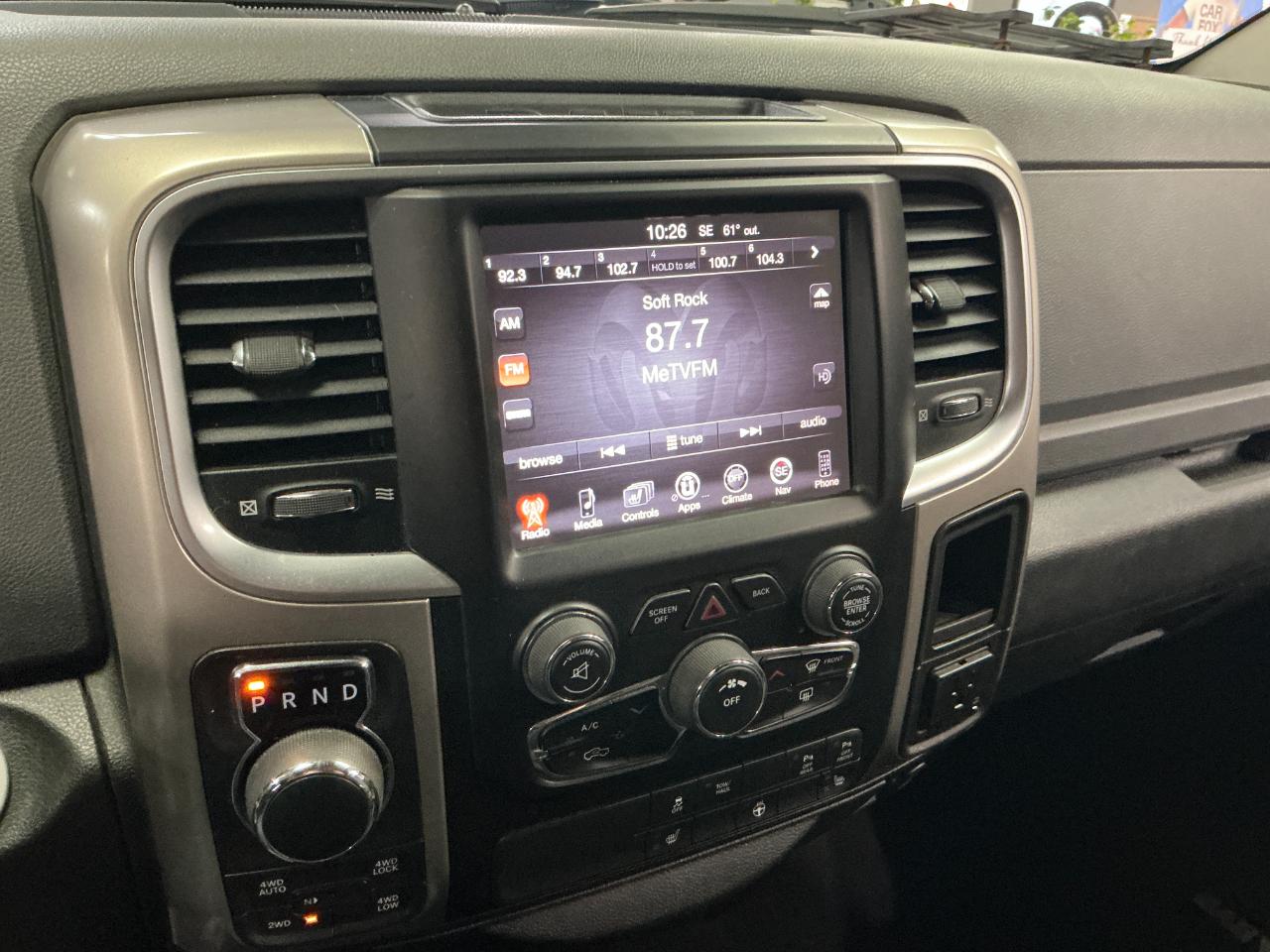 RAM 1500 4WD Crew Cab 140.5" Big Horn 2015