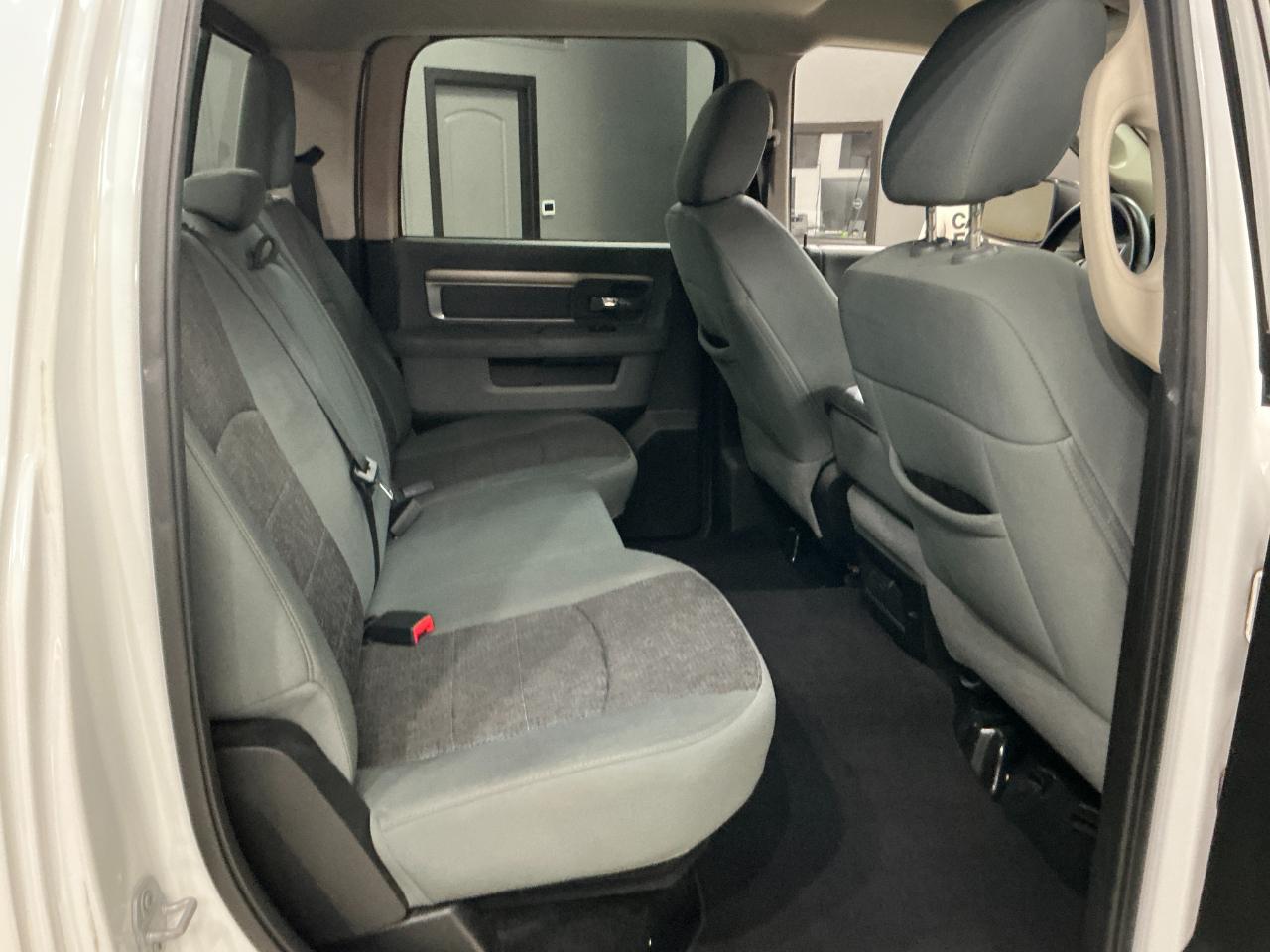 RAM 1500 4WD Crew Cab 140.5" Big Horn 2015