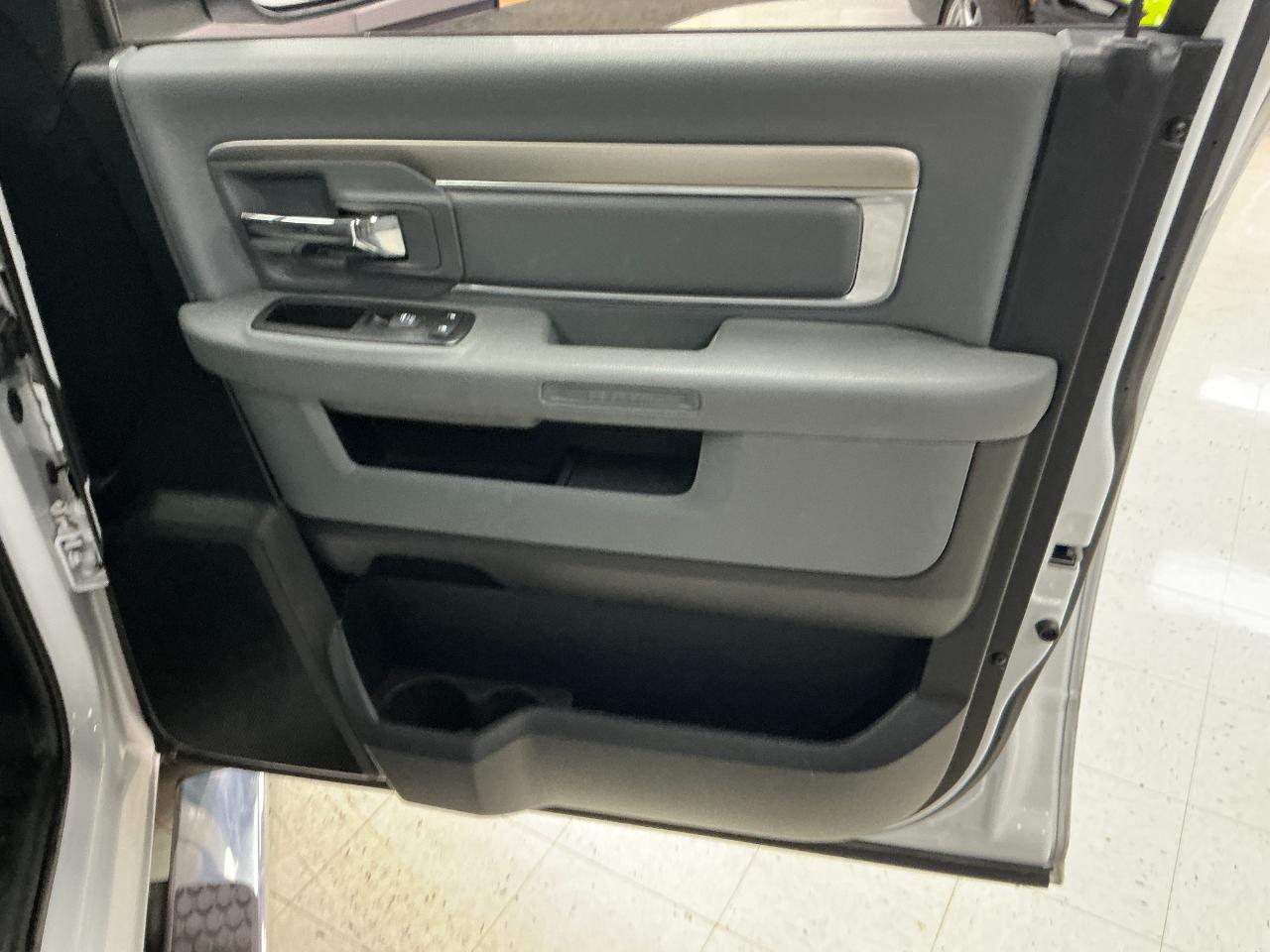 RAM 1500 4WD Crew Cab 140.5" Big Horn 2015